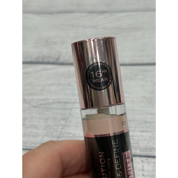 New Makeup Revolution Conceal & Define Infinite Longwear Concealer 9ml C1 - Picture 3 of 9